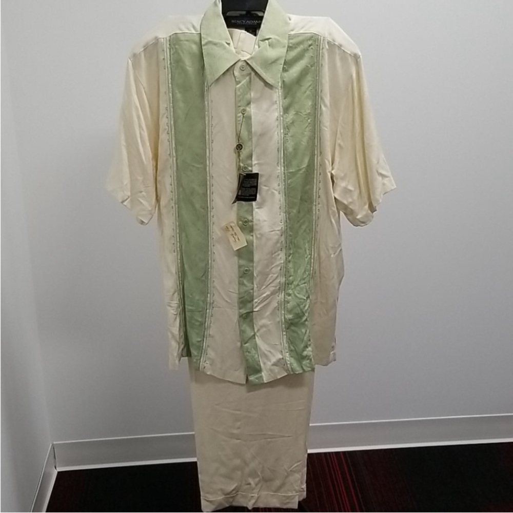 0860.   Stacy Adam’s 100% silk pant suit